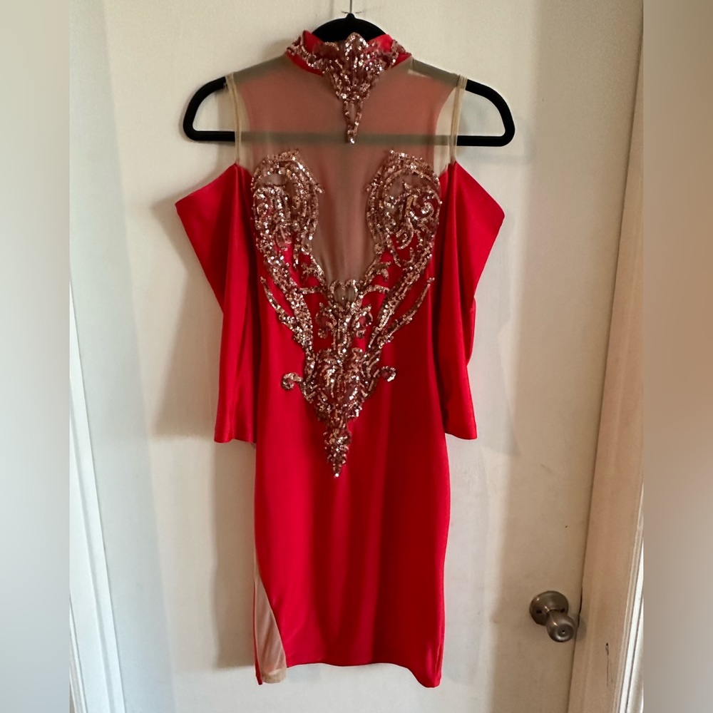 Like new Beautiful and sexy dress, with sequin and transparent design